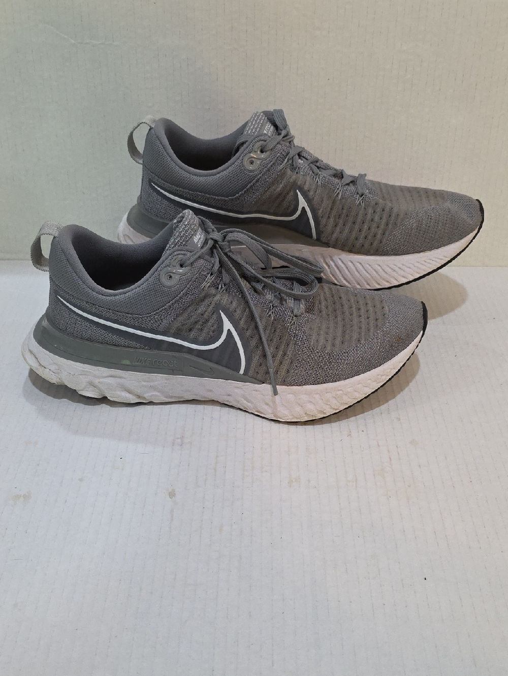 Nike React Infinity Flyknit Mens Gray Athletic Sneakers White Swoosh Size 11